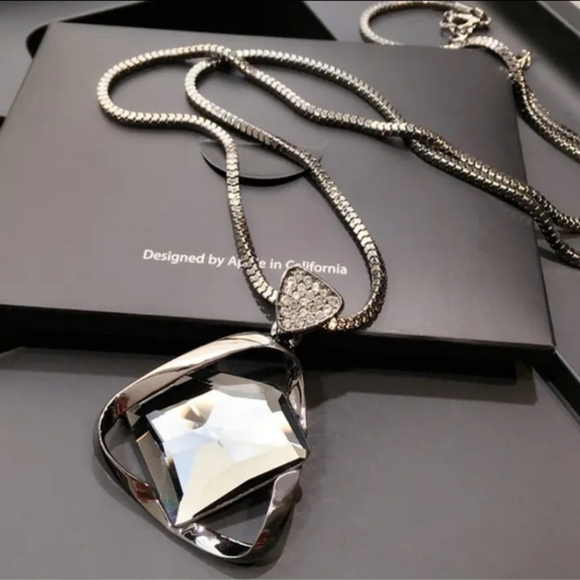 Fashion High-End Rhinestone Sweater Chain & Crystal Accent Necklace - Picture 3 of 5